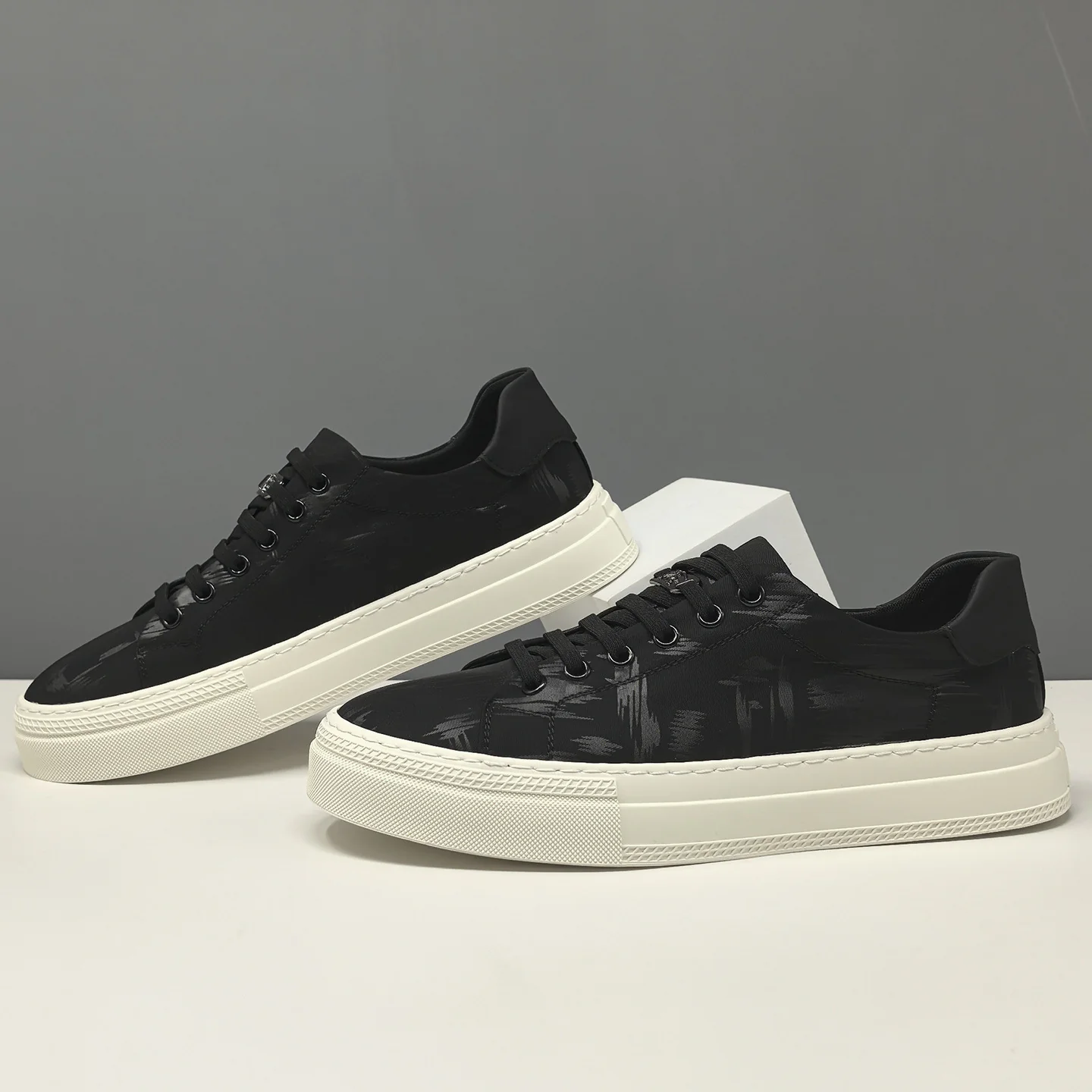 Men's Breathable Canvas Slip-On Lazy Board Shoes – Image 4